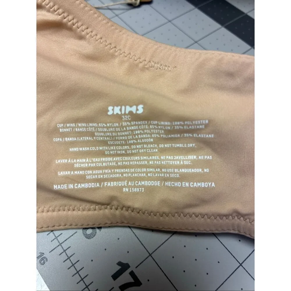 SKIMS NWT Full Coverage Lightly Lined Bra in Clay Size 32C - Picture 7 of 8